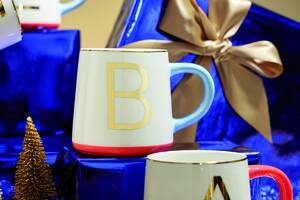 marksandspencer_XMAS2023_GIFTSHOP_T409886Z_hrnky s abecedou_249Kc.jpg